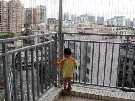 封閉陽臺(tái)欄桿高度多高？封閉陽臺(tái)欄桿裝修設(shè)計(jì)規(guī)格尺寸
